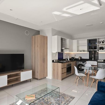 The Median Rosebank Luxury Apartment - Building With Generator Johannesburgo Exterior foto