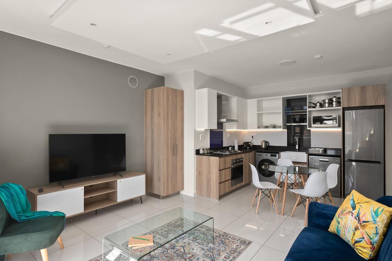 The Median Rosebank Luxury Apartment - Building With Generator Johannesburgo Exterior foto