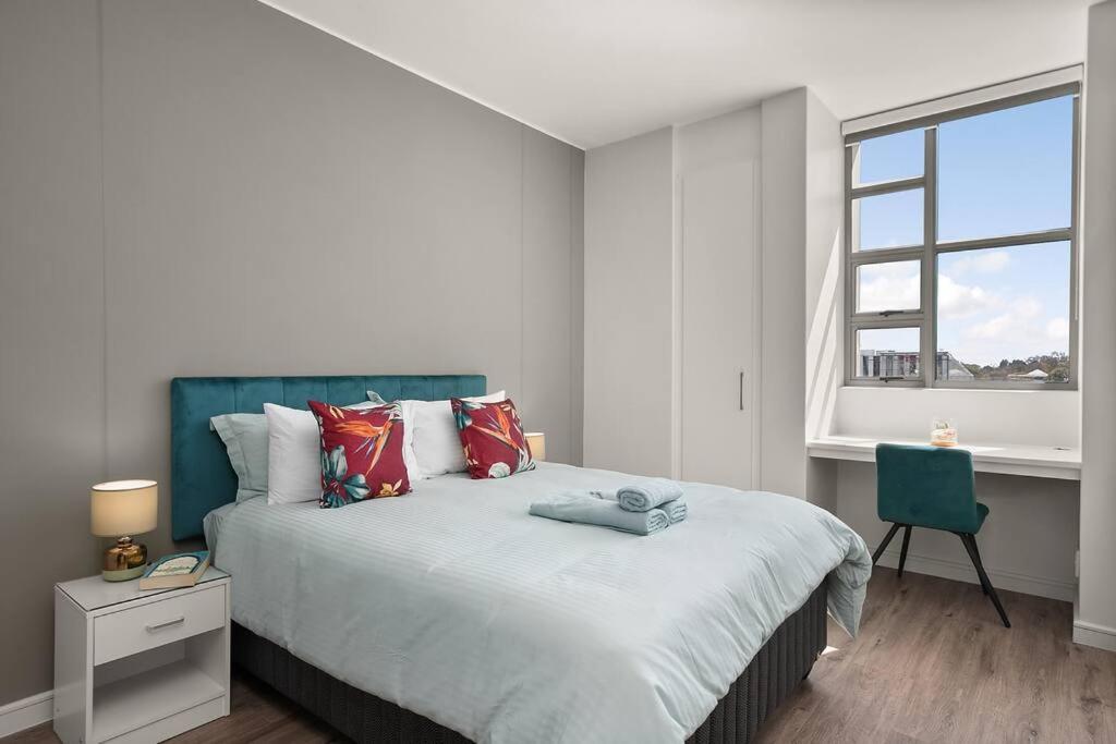 The Median Rosebank Luxury Apartment - Building With Generator Johannesburgo Exterior foto