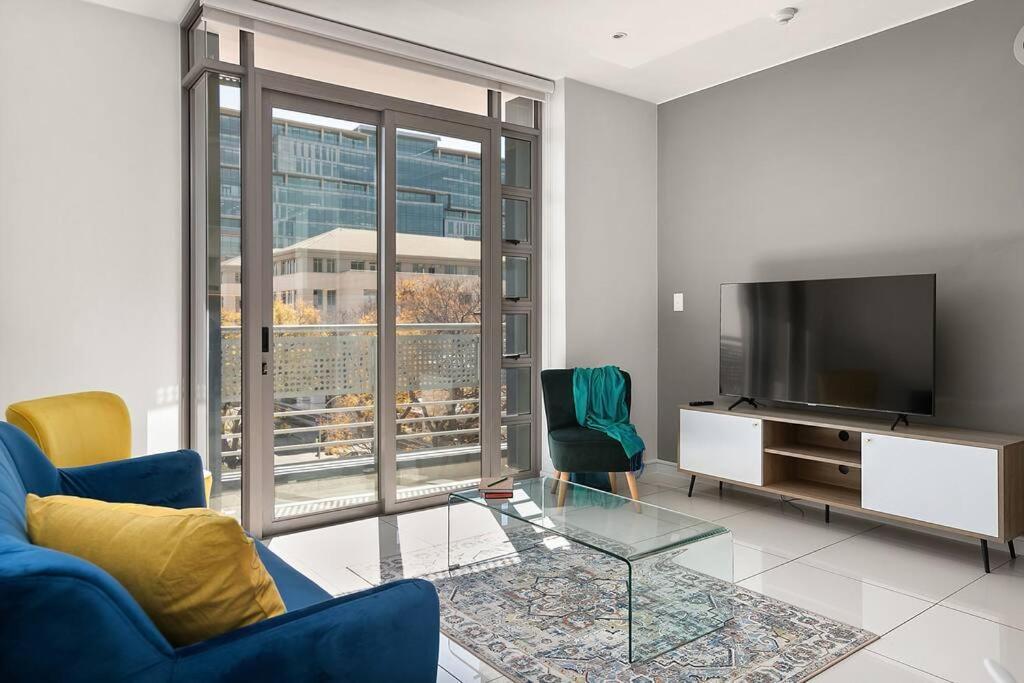 The Median Rosebank Luxury Apartment - Building With Generator Johannesburgo Exterior foto