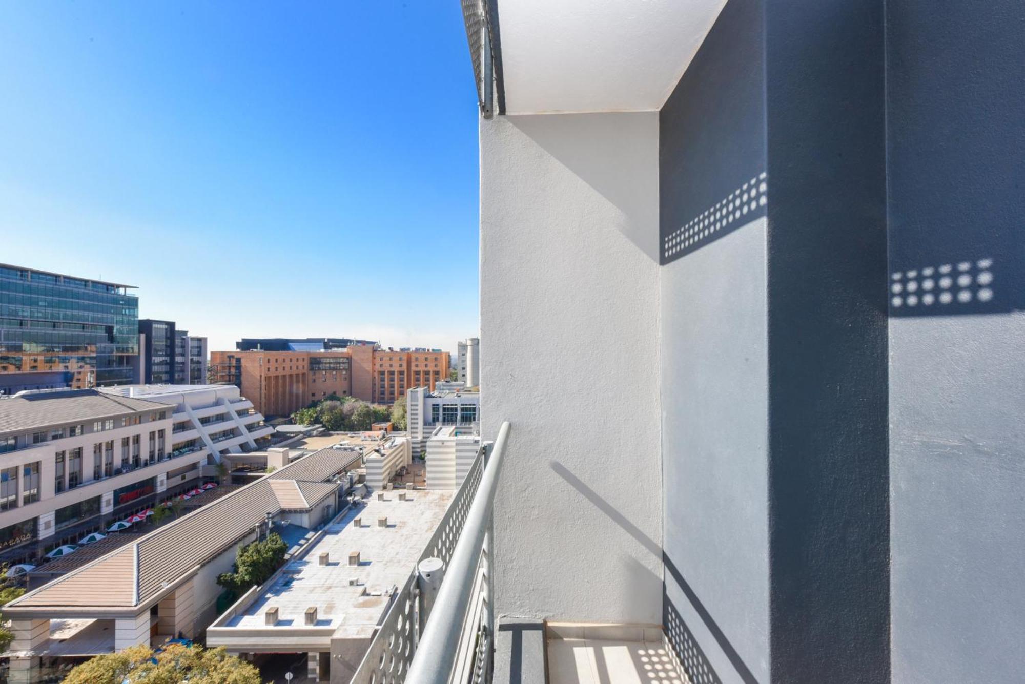 The Median Rosebank Luxury Apartment - Building With Generator Johannesburgo Exterior foto