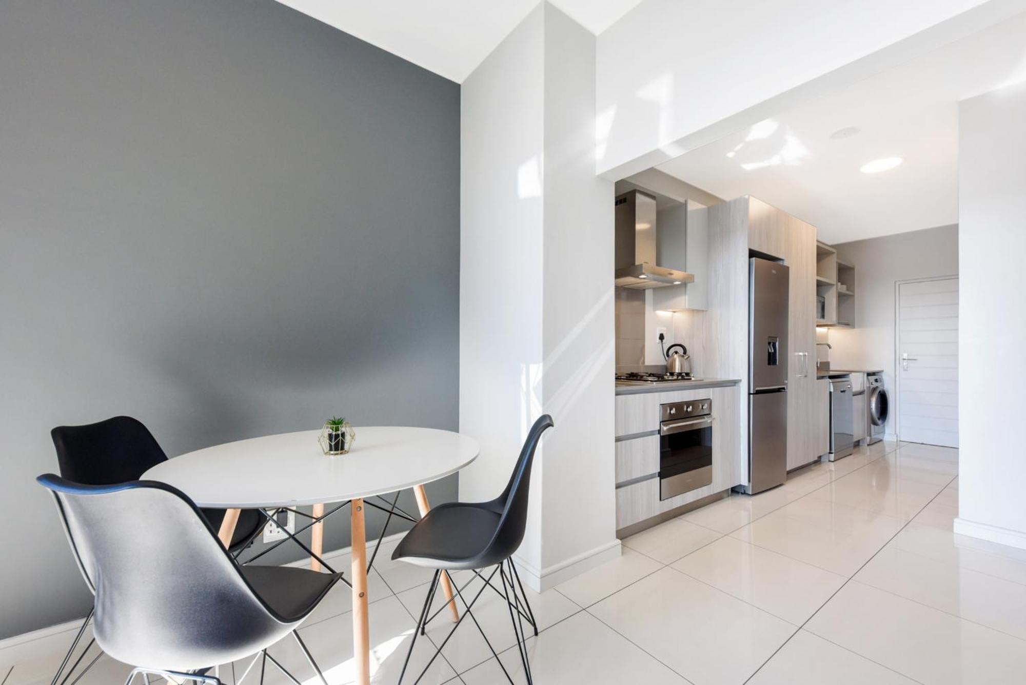 The Median Rosebank Luxury Apartment - Building With Generator Johannesburgo Exterior foto