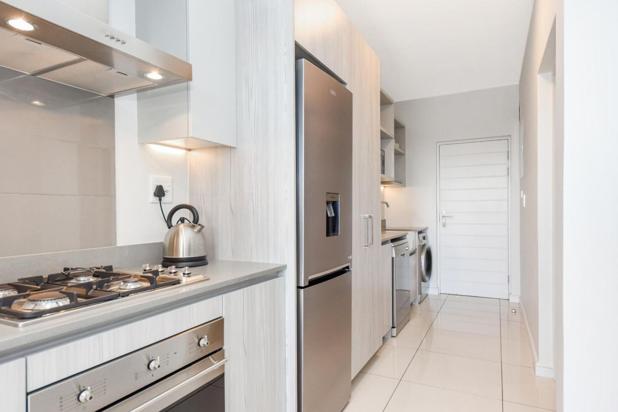 The Median Rosebank Luxury Apartment - Building With Generator Johannesburgo Exterior foto