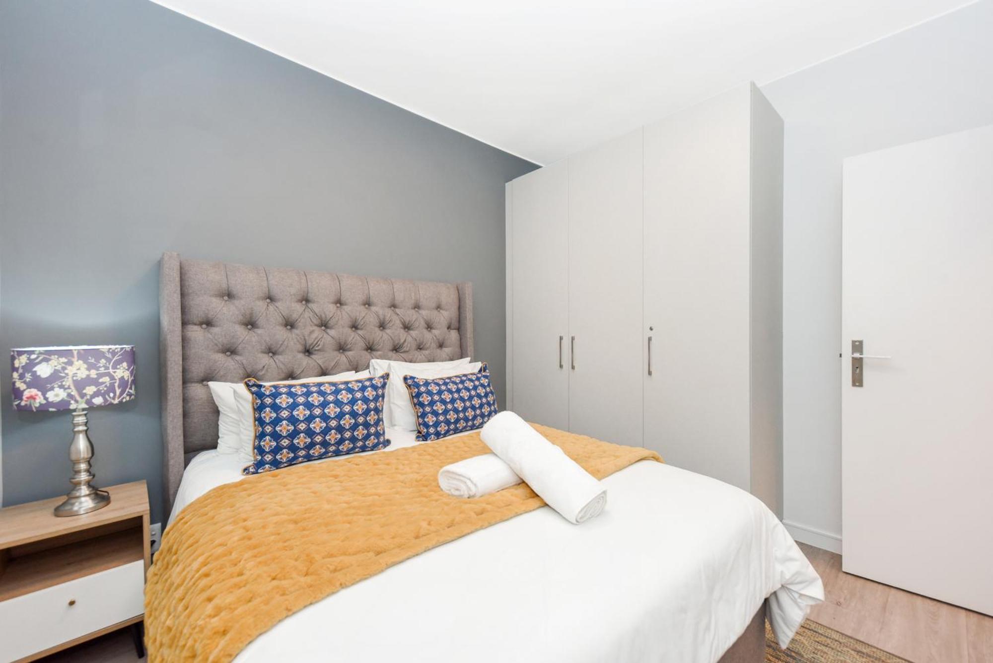 The Median Rosebank Luxury Apartment - Building With Generator Johannesburgo Exterior foto