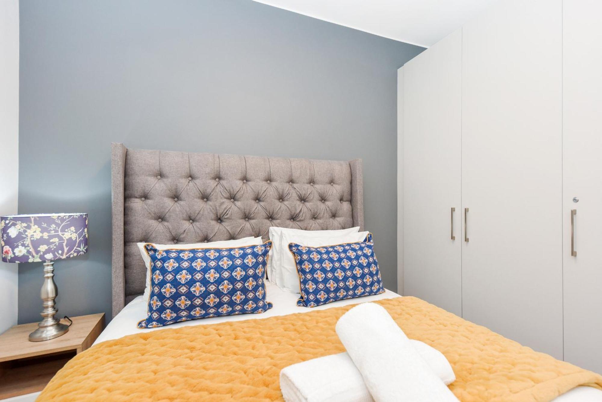 The Median Rosebank Luxury Apartment - Building With Generator Johannesburgo Exterior foto