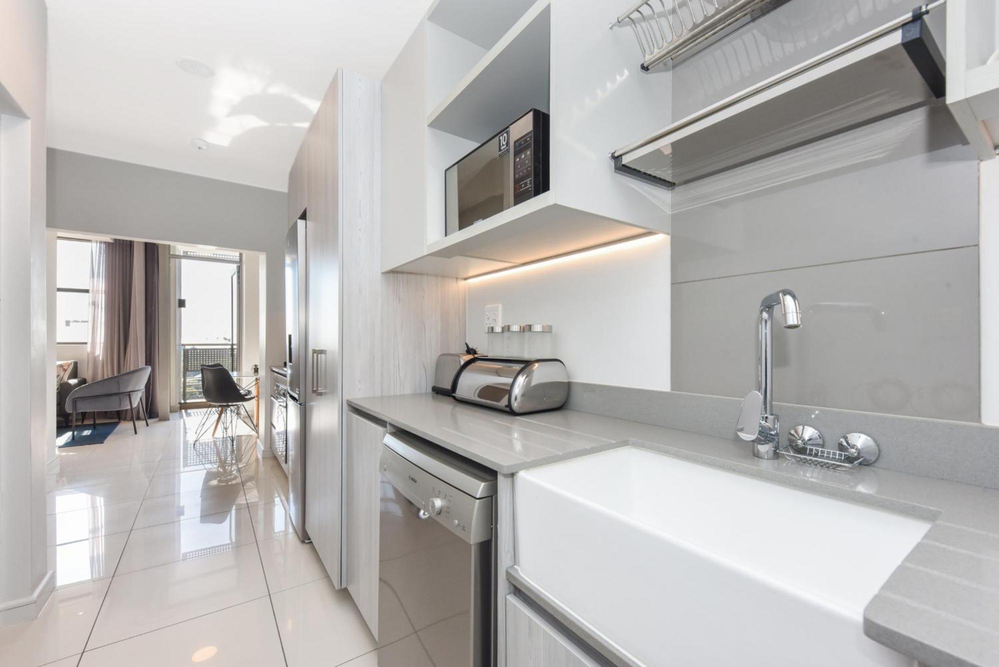 The Median Rosebank Luxury Apartment - Building With Generator Johannesburgo Exterior foto