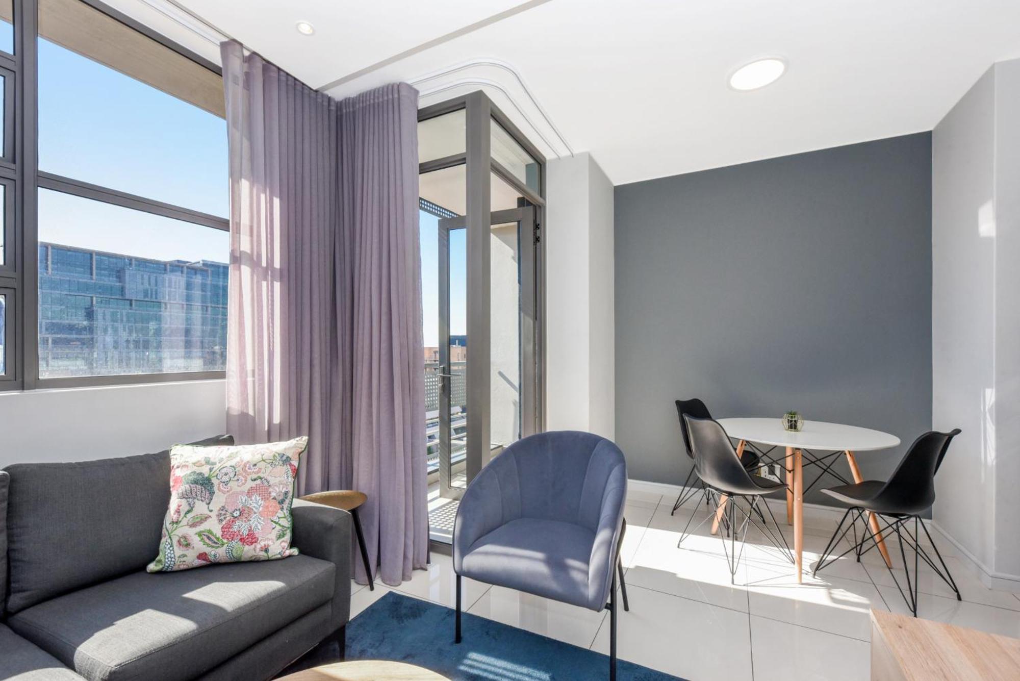 The Median Rosebank Luxury Apartment - Building With Generator Johannesburgo Exterior foto