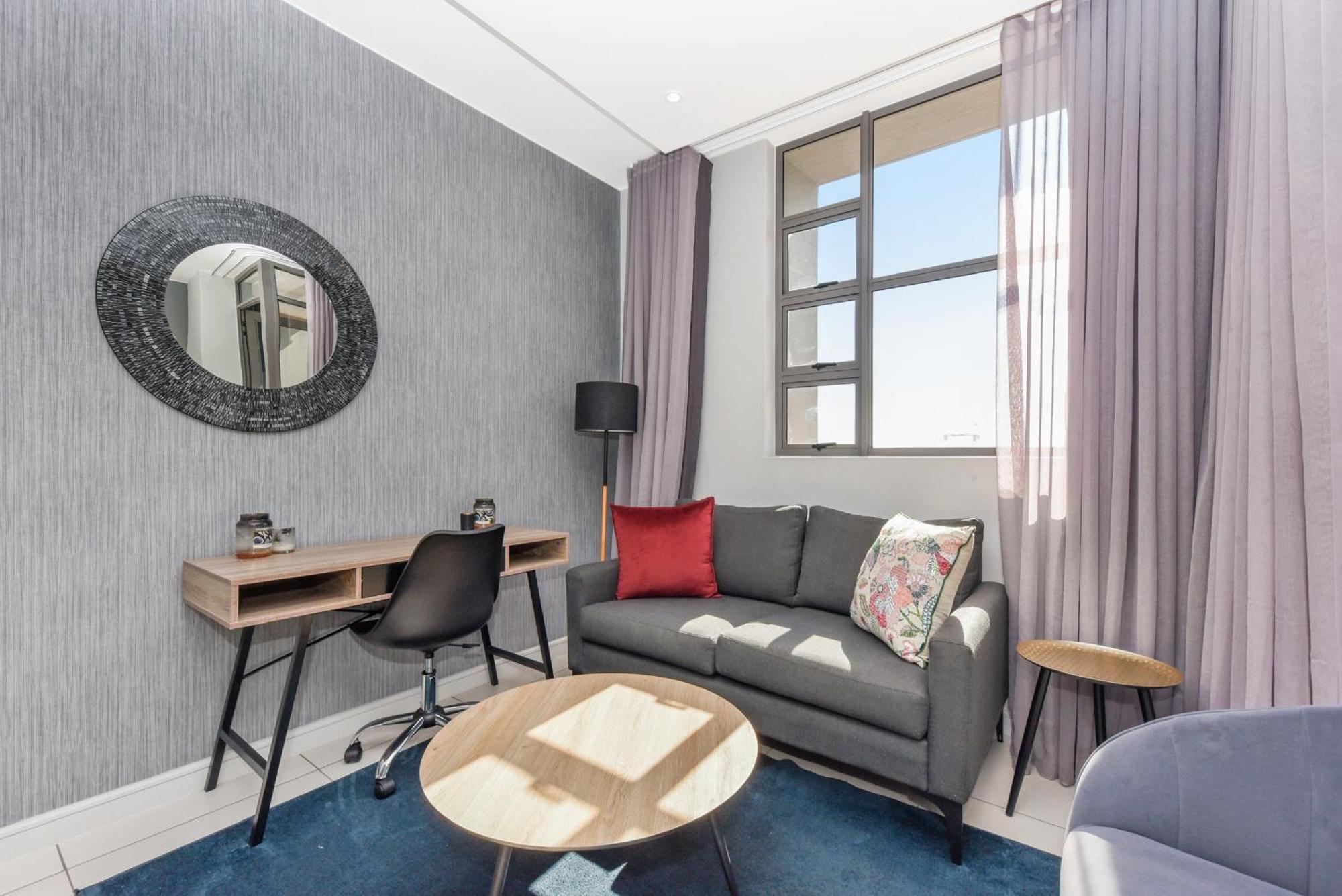 The Median Rosebank Luxury Apartment - Building With Generator Johannesburgo Exterior foto